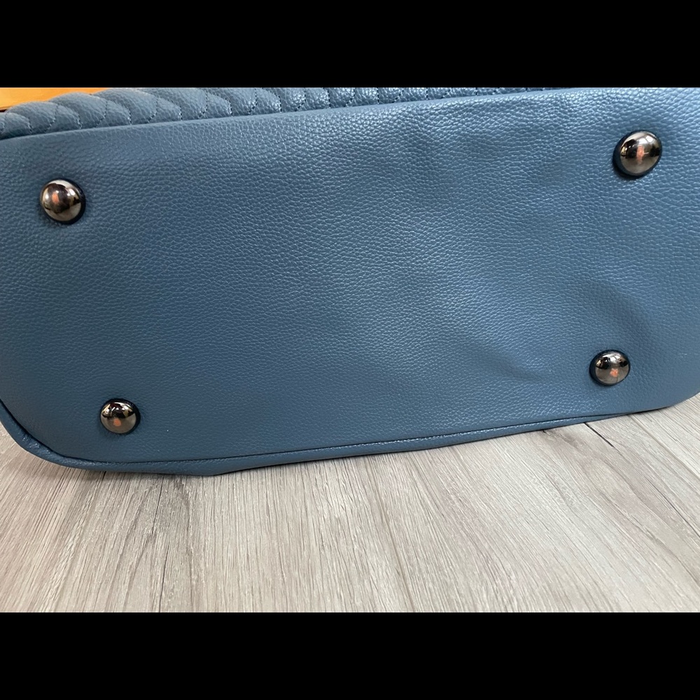 lug Quilted Blue Tote Bag - Picture 3 of 15